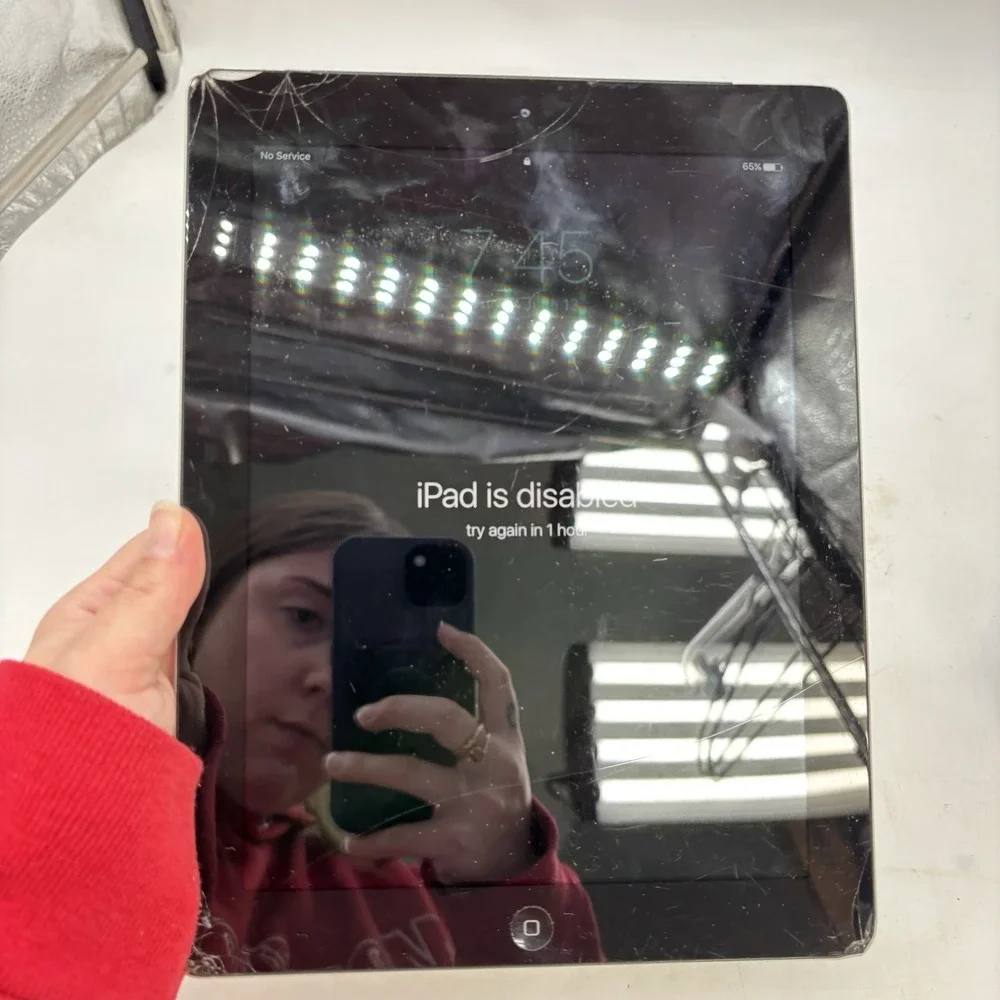 Apple iPad A1219 32GB 1st Generation. 9.7